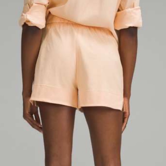 NWT Lululemon Cinchable Waist High Rise Woven Short - Picture 2 of 2